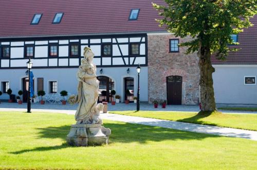 Zgorzelec Hotel | Discover Pałac Łagów - Pet-Friendly Hotel with Breakfast