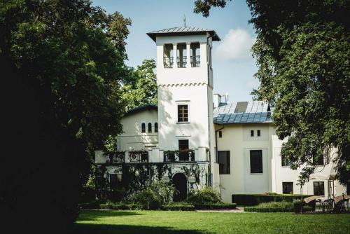 Kłanino Resort | Discover Pałac Kłanino: Pet-Friendly Retreat with Spa