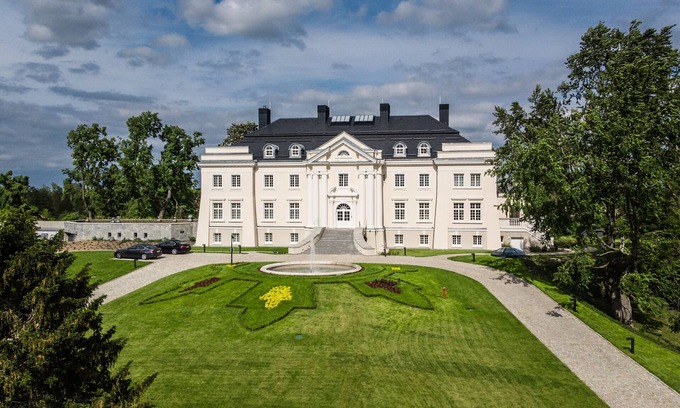 Sepolno Krajenskie Hotel | Unforgettable Stay at Pałac Komierowo - Rated 9.6/10