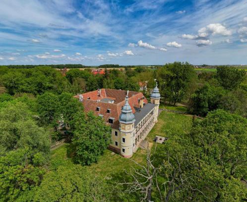 Krobielowice Resort | Discover Pałac Krobielowice: Pet-Friendly Getaway