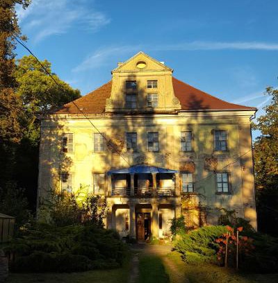 Gryfow Slaski House | Pet-Friendly Retreat at Pałac Rząsiny: 4-Star Excellence