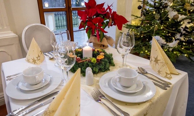 Ryman Hotel | Enchanting Pałac w Rymaniu: Spa, Pool & Family-Friendly