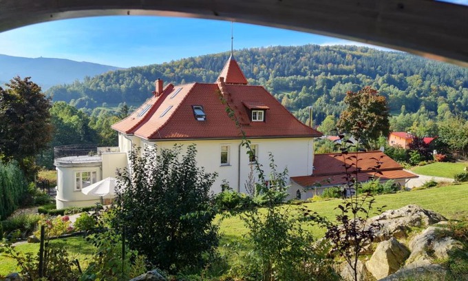 Piechowice House | Pet-Friendly Retreat at Pałacyk Szklarska - 9.7/10 Rating