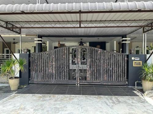 Kampung Kelang Sagu House | Family-Friendly Getaway at Pa & Ma HomeStay Kulim