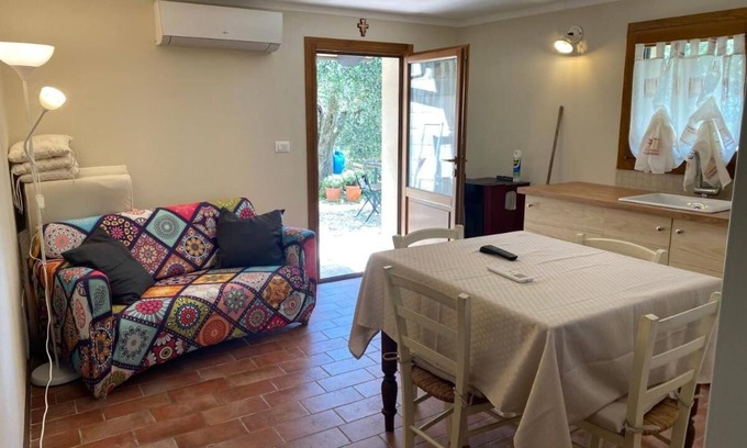 Buti House | PACE E TRANQUILLITA' NON LONTANO DA PISA LUCCA E FIRENZE