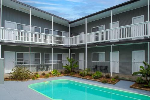 Forster Hotel | Packed with Amenities at Pacific Motel 11 - Rated 9/10!