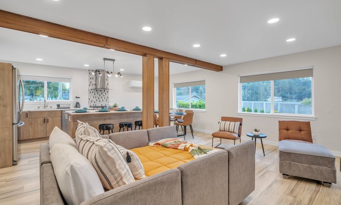 Tukwila House | Top-Rated Pacific Northwest Retreat Duplex Near Seattle