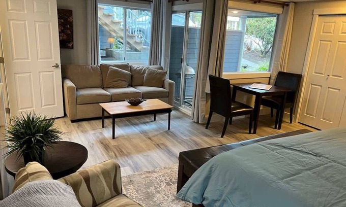 Regional District of Nanaimo Condo | Pacific Oasis: Oceanfront Resort with Kitchenette & Spa
