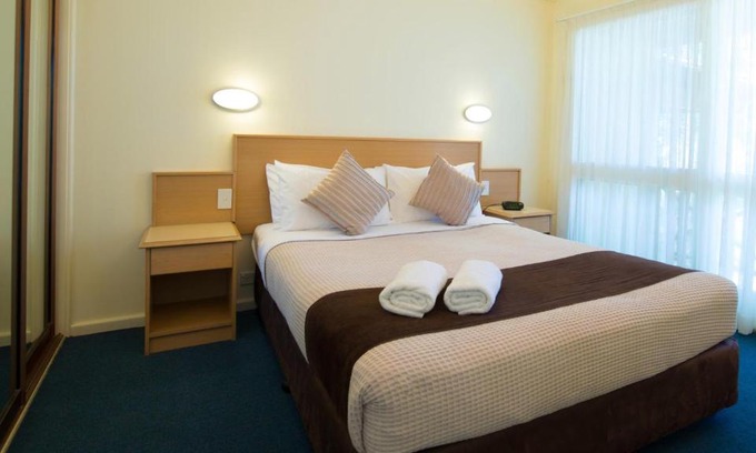 Elizabeth Beach Resort | Family-Friendly Pacific Palms Resort with Pool & Hot Tub