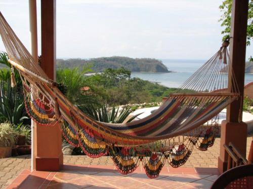 Samara House | Pacific Vista: Panoramic Beach Views & Family-Friendly Amenities