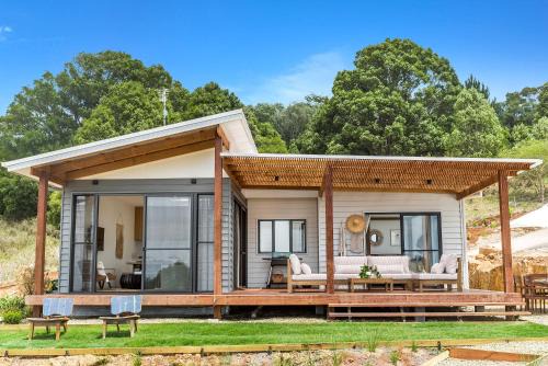 Coopers Shoot House | Tranquil Pacificserenity: Family-Friendly 4-Star Escape