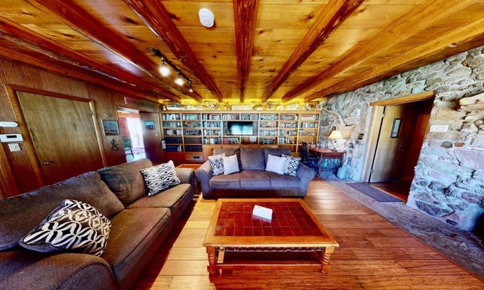 Spanish Valley House | Relaxing Retreat at Pack Creek Ranch House with Hot Tub