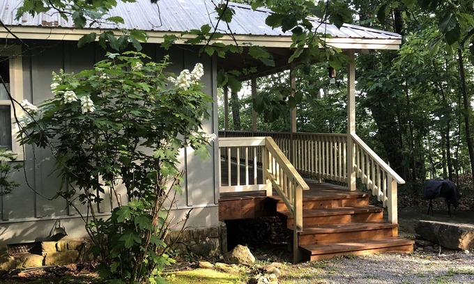 Mentone Cottage | Top-Rated Getaway at Lookout Mountain with Pool & Kitchen