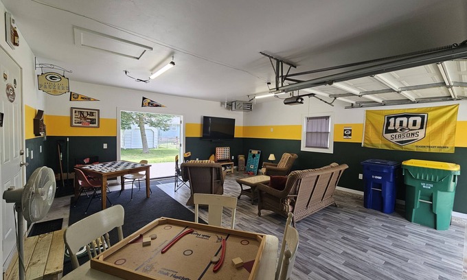 Green Bay House | Stylish Packer-Themed Home Near Lambeau Field - Top Rated!
