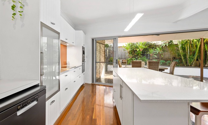 Milton House | Experience PaddingtonPad: 4 Bedrooms with Pool and Deck