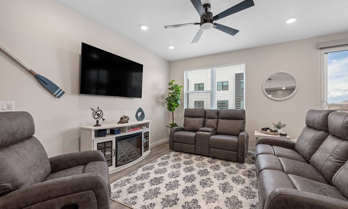 St. George Condo | Paddle Away at Desert Color Lagoon: Pool and Beach Fun