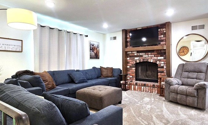 Page House | Paddleboards, Air Hockey, Grill, Fire Pit, W/D, Brkfst, Sleeps 14