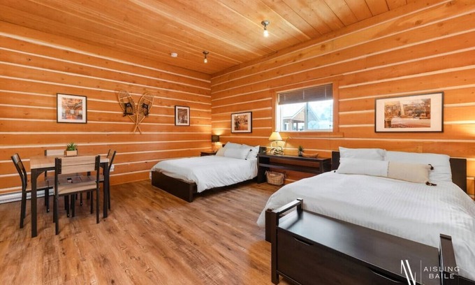 East Kootenay Hotel | Idyllic Paddlers Inn: Pet-Friendly Retreat with Ocean Views