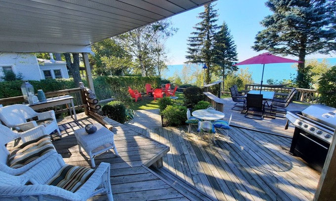 Plympton-Wyoming House | Stunning Paddles Beach House with Oceanfront Views