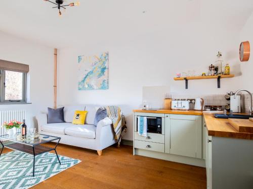 Winchcombe House | Pet-Friendly Paddock Cottage: A Family Retreat Awaits