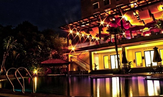 Bogor Selatan Hotel | Relaxing Padjadjaran Suites Resort with Pool & Spa Access