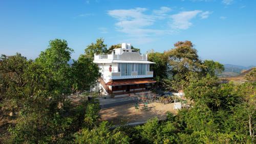 Thodupuzha Resort | Experience Comfort at Padma Village: Pet Friendly & Pool