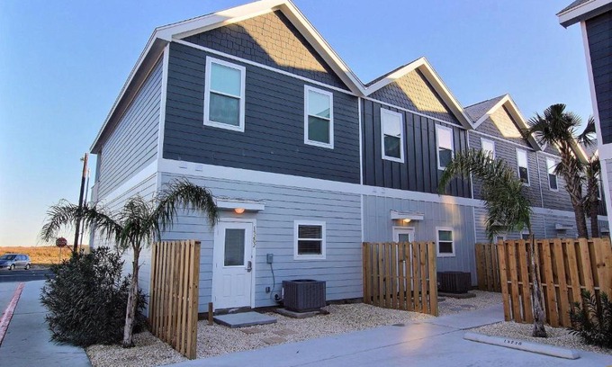 Corpus Christi Villa | Beachfront Serenity at Padre Beach View 201K - Guest Rated 10/10