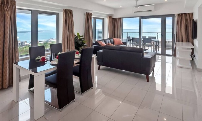 Darwin City Centre Apartment | Guest Rated 10/10: Padstow Darwin City Penthouse Escape