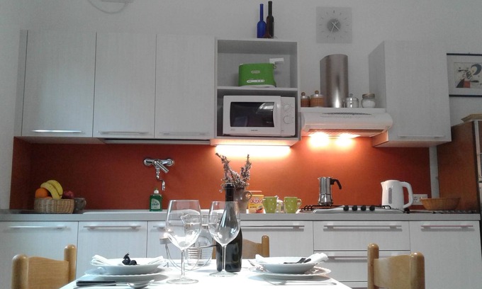 Padova Apartment | Bright Padua Apartment with Free Wifi & Parking, 10/10 Rated