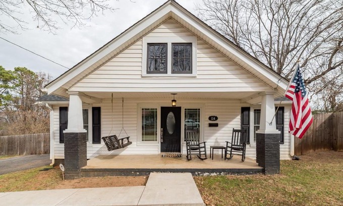 Lynchburg House | Convenient Page's Farmhouse - Steps from Downtown Fun