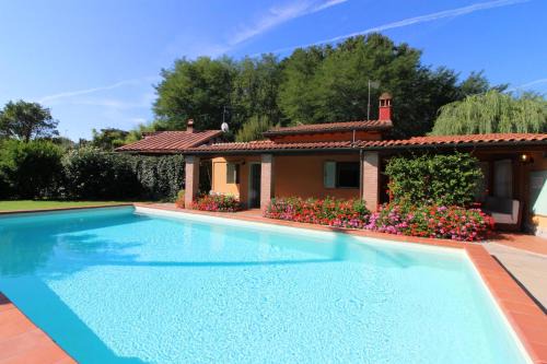 Bucine Villa | Discover Pagliazzone: Pet-Friendly Oceanfront Retreat