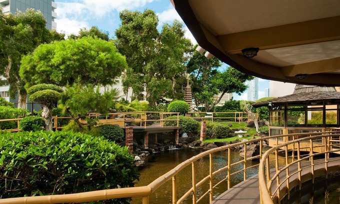 Ala Moana Hotel | Discover Pagoda Hotel: Family-Friendly with Pool & Dining