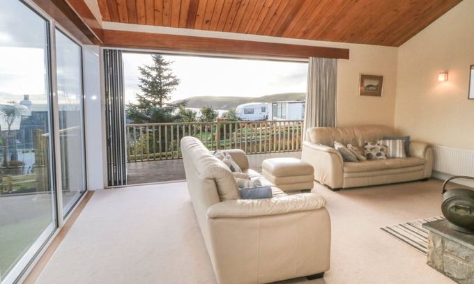 Aberdaron Cottage | Relaxing Oceanfront Stay at Paham with Pool & Pet-Friendly