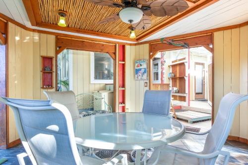 Kehena Apartment | Discover Sunrise Paradise Gardens with Oceanfront Views