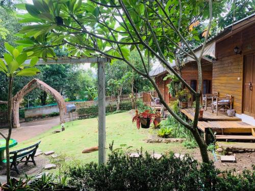 Pai House | Budget-Friendly Pai Yard Guest House with Kitchen Access