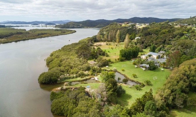 Haruru House | Explore Paihia Waterfront Lodge on the Scenic Waitangi River