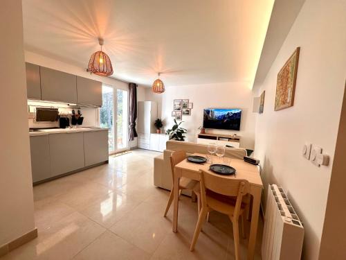 Peyrolles-en-Provence Apartment | Tranquil Studio by the Forest - Guest Rated 9.8/10