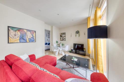 Quartier Centre Ville Apartment | Convenient Access to Paris: Family-Friendly Hotel Near RER B