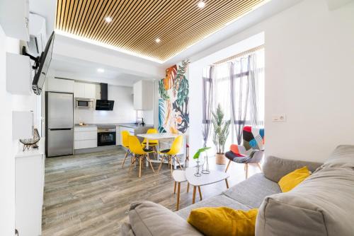 Chana Apartment | Family-Friendly Pajaritos Suites Near Center and Train Station