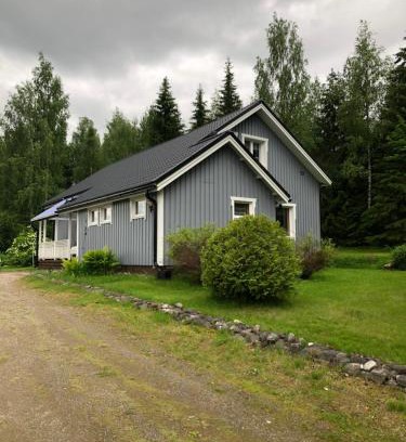 Viitasaari Apartment | Elegant Pakola: Family-Friendly with Breakfast Included
