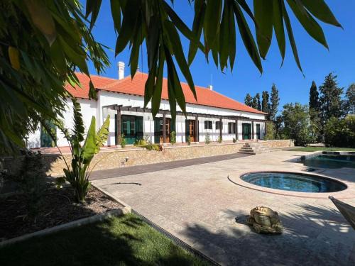 Grandola House | Palácio Club House - Lugar Minas da Caveira