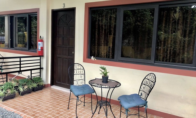 Lapu-Lapu Apartment | Oceanfront Pal-Watson Apartments: Family-Friendly Retreat