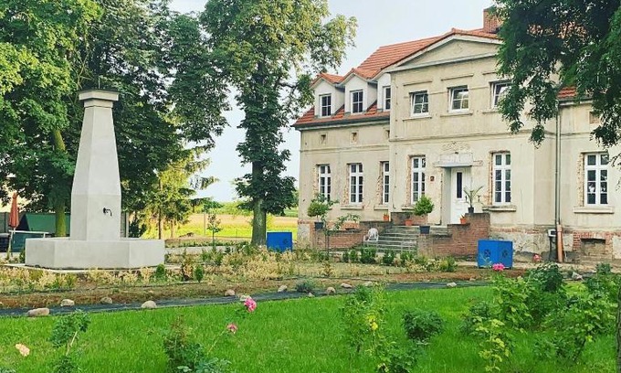 Gostyn Bed & Breakfast | Beautiful Palac Osowo gostynskie with Oceanfront Views