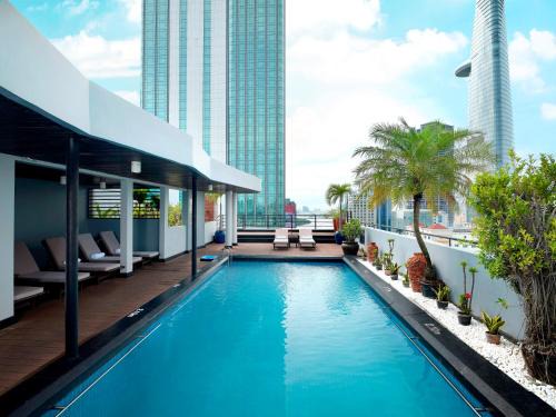 Nguyen Hue Walking Street Hotel | Explore Palace Hotel Saigon: Family-Friendly with Pool