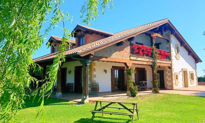 Liencres House | Elegant Palace House with Private Pool Near Santander