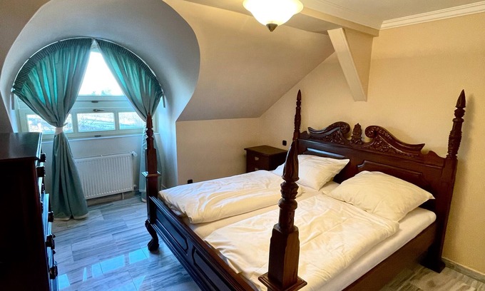 Jiloviste Hotel | Budget-Friendly Palace Inn with Spa & Restaurant Amenities