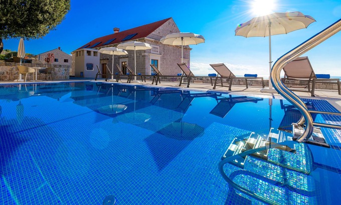 Pile Hotel | Explore Palace Natali: Oceanfront Bliss with Spa & Pool