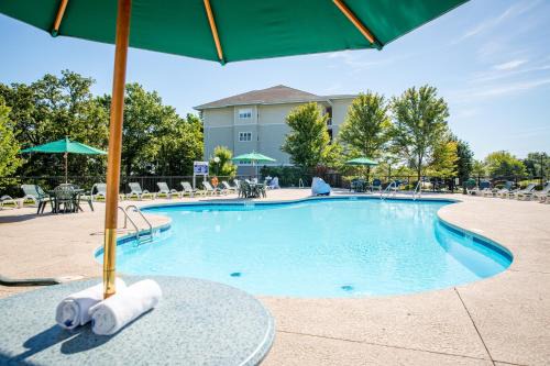 Branson Hotel | Top-Rated Palace View Heights with Pool & Family-Friendly Fun