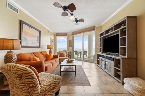Ono Island House | Palacio 302: Kid-Friendly Retreat with Pool & Perfect Score