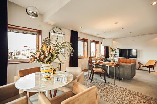 Marques de Fontsanta Hotel | Elegant Palacio Avenida: 4-Star Hotel with Family-Friendly Amenities